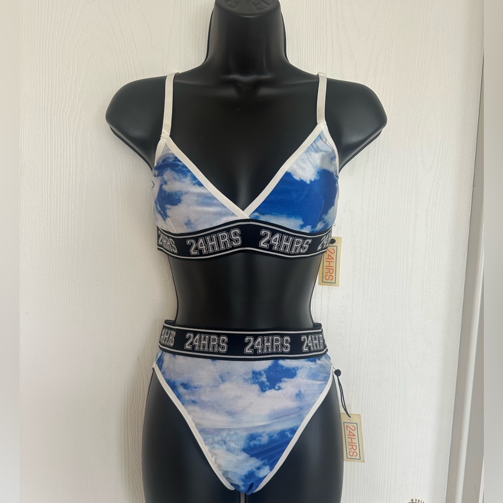 24HRS Lipservice Cloud set